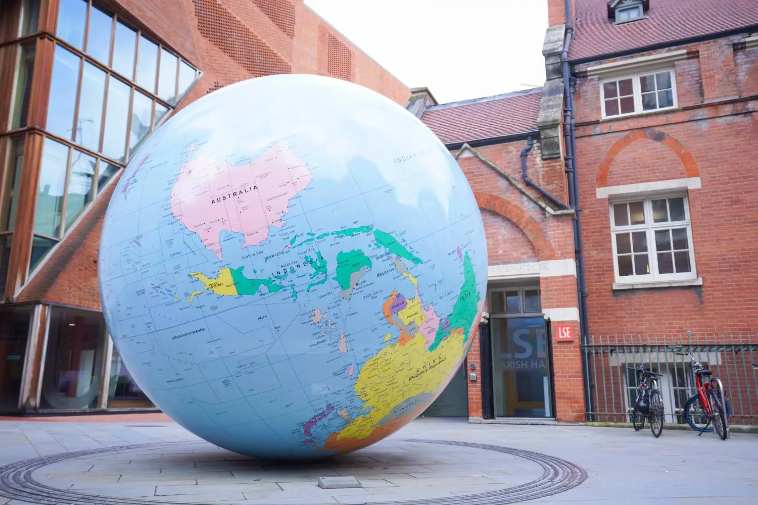 IBE LSE Globe 2023